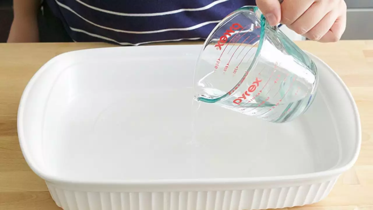 Riêng tư: Bí Quyết Làm Sạch Lò Nướng Chỉ Với 50.000đ: Lò Sáng Bóng Như Mới!